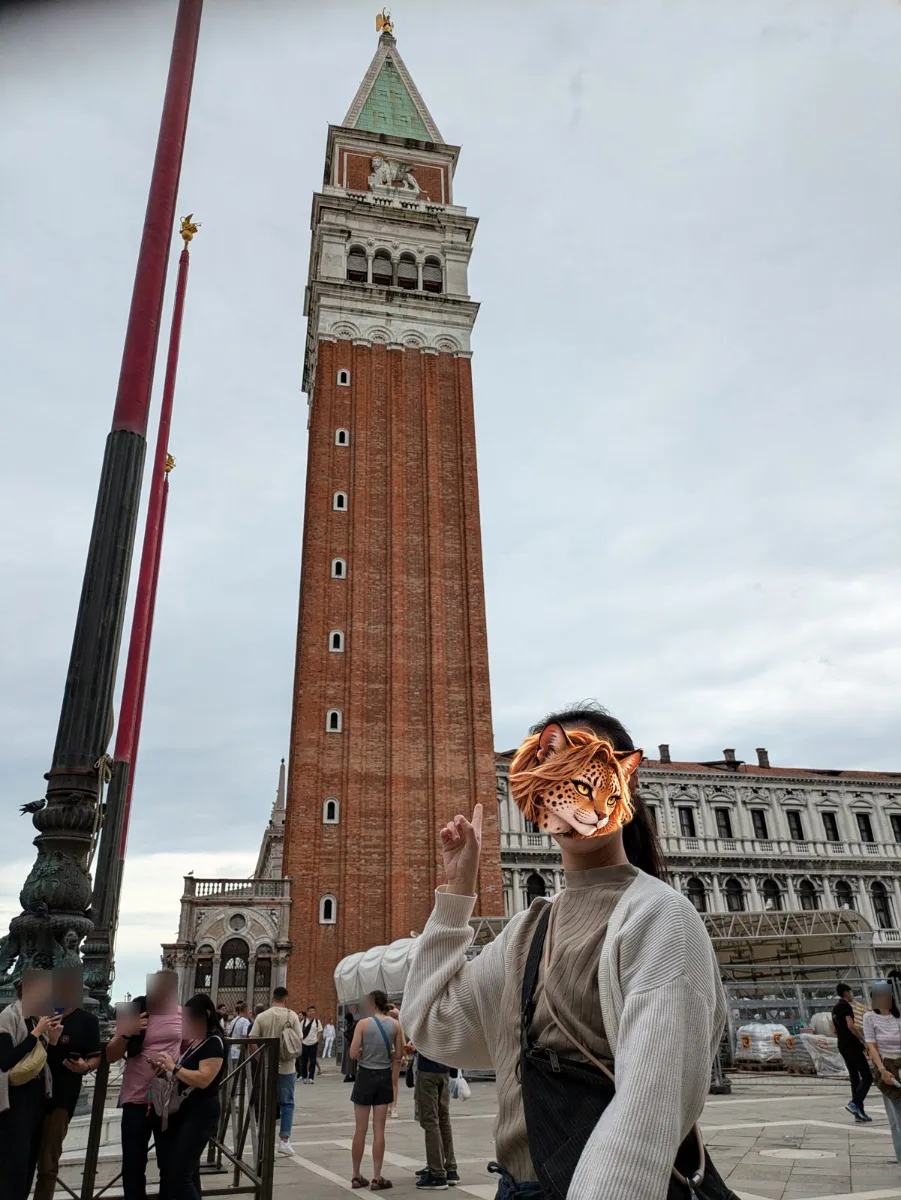 聖馬可鐘樓(Campanile di San Marco),在廣場任何角落都看得到。