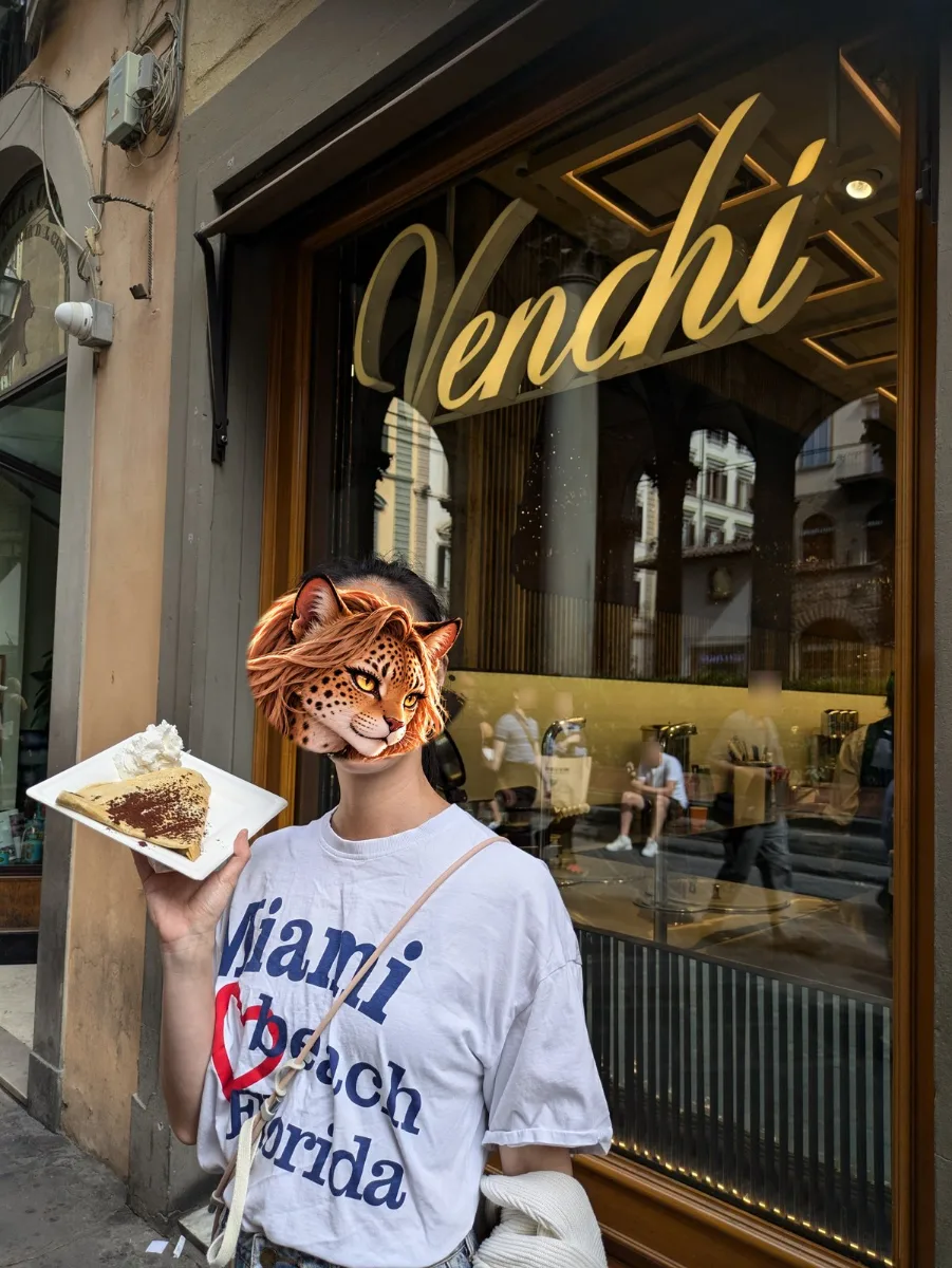 最後在 Venchi 門口來一份甜點，替義大利之旅畫下句點。