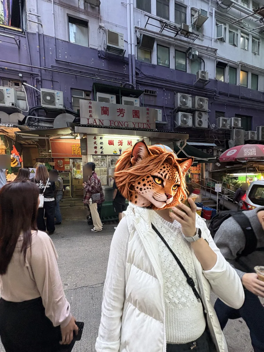 中環結志街(Gage Street)的蘭芳園(Lan Fong Yuen),招牌下總是有人在排隊。